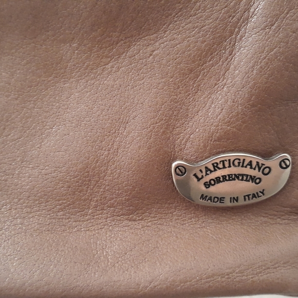 L'Artigiano Sorrentino Italian Leather Crossbody - Picture 5 of 9